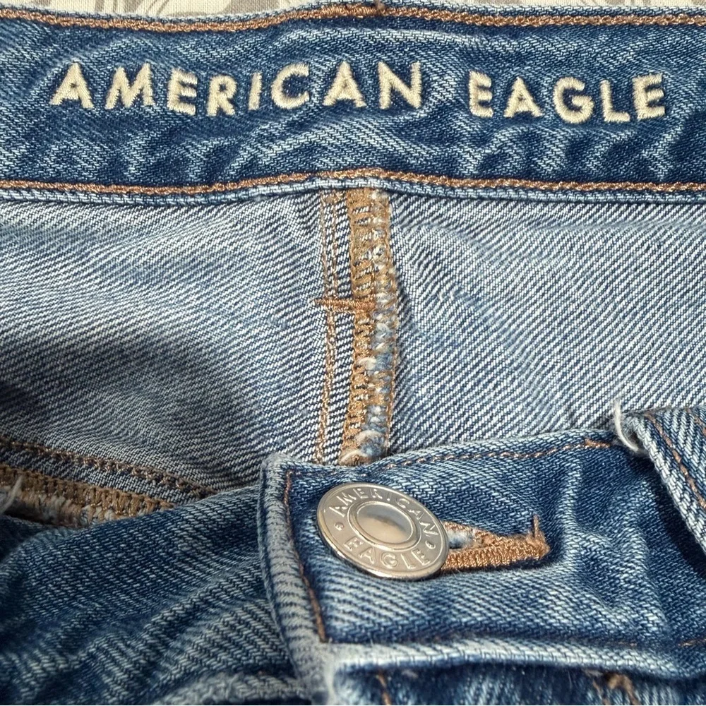 2/$25 American Eagle Outfitters Highest Rise Mom Jean Cotton Regular Distressed - Picture 5 of 8